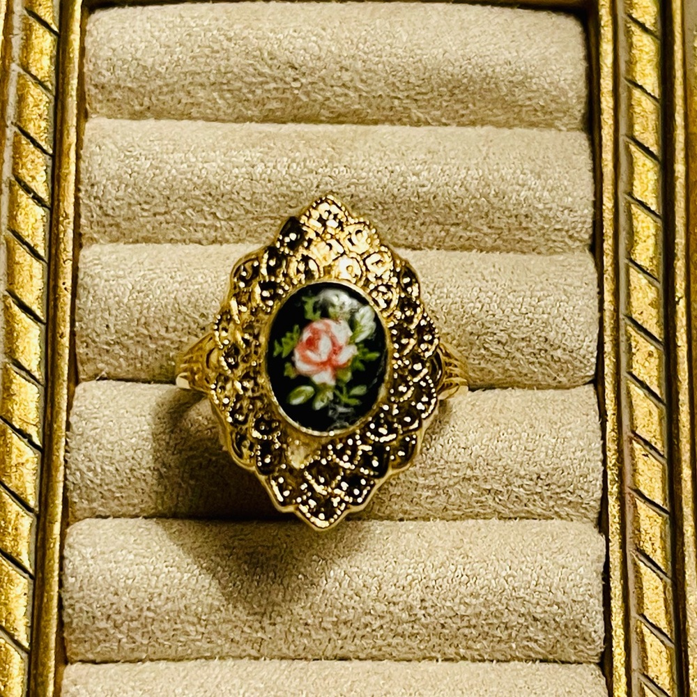 SOLD -Vintage 18k electroplated Gold Floral Porcelain Cameo Ring with Pink Rose